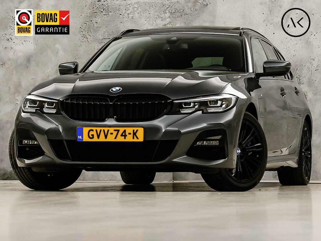BMW 3-Serie 330e M Sport High Executive 292Pk Automaat (PANORAMADAK, M PAKKET, APPLE CARPLAY, CAMERA, LEDER/ALCANTARA, SFEERVERLICHTING, GETINT GLAS, ELEK ACHTERKLEP, STOELVERWARMING, NIEUWSTAAT)
