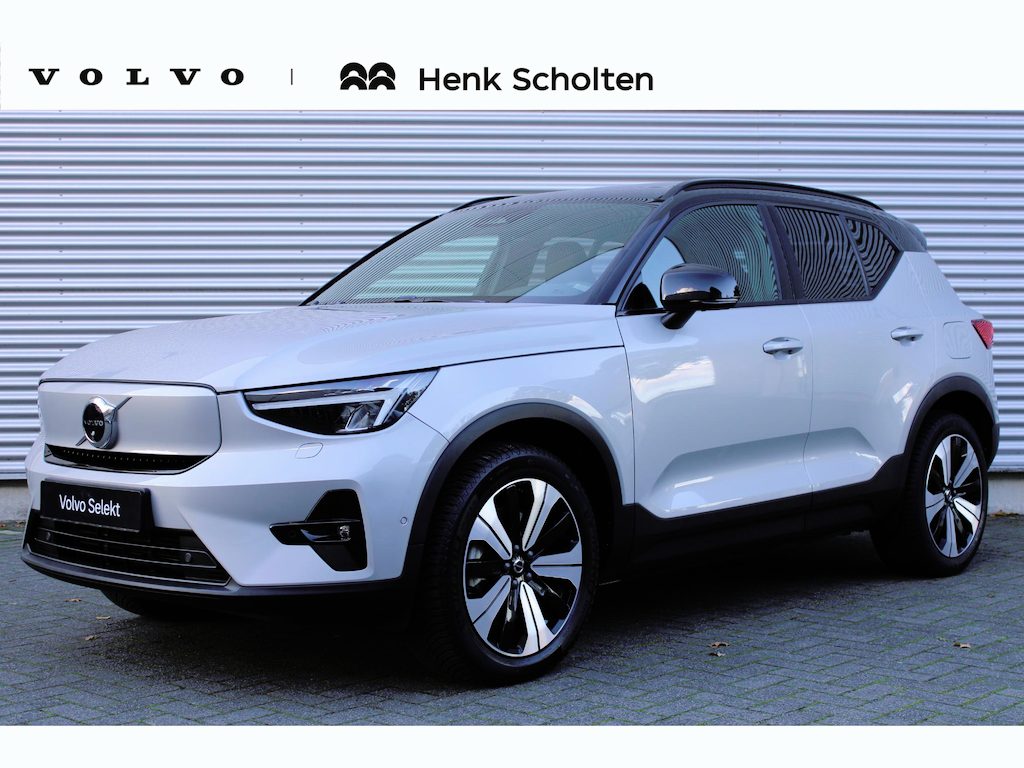 Volvo XC40 Recharge Ultimate 70 kWh | Wegklapbare Trekhaak | All-Season Banden | Lederen Bekleding | Panoramadak | 360 Graden Camera | Stuurverwarming | Stoelverwarming | Harman/Kardon | 19-Inch Lichtmetalen Velgen | Getint Glas | BLIS | Elektrisch Verstelbare Voorstoelen | Keyless | Elektrische Achterklep | Silver Dawn Metallic | Apple Carplay | Google Services |