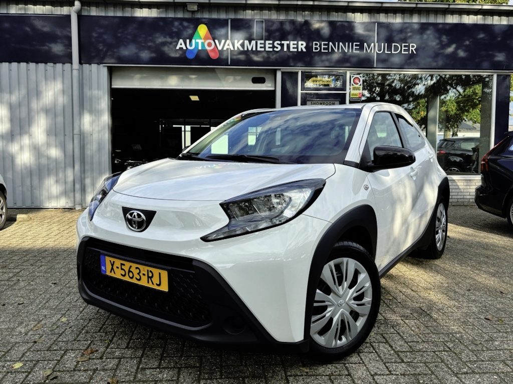 Toyota Aygo X 1.0 VVT-i MT Play AIRCO / CAMERA / 38.984 KM NAP