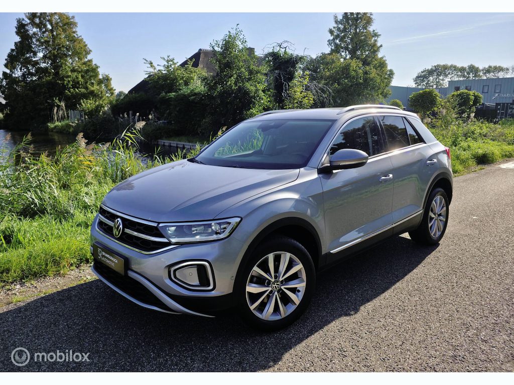 Volkswagen T-Roc 1.5 TSI / Virtual / Cam. / Trekh. / Carplay