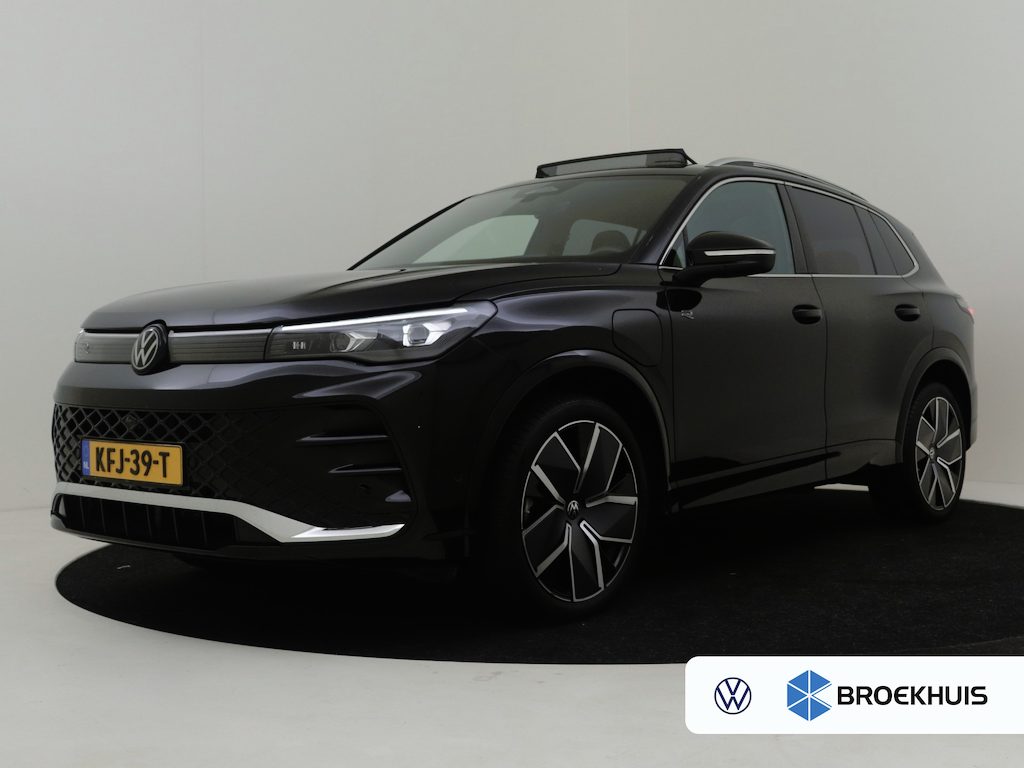 Volkswagen Tiguan 1.5 eHybrid R-Line Edition 204Pk DSG/AUTO | Head-up display | 360gr Camera | Trekhaak uitklapbaar | Elektr glazen pano-dak | IQ Lights | Stoel/struurverw | DAB |20"LMV