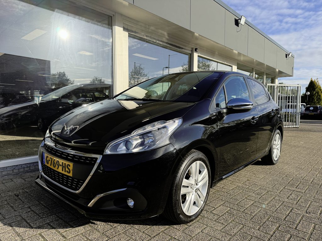 Peugeot 208 1.2 PureTech Signature Navi,carplay,PDC