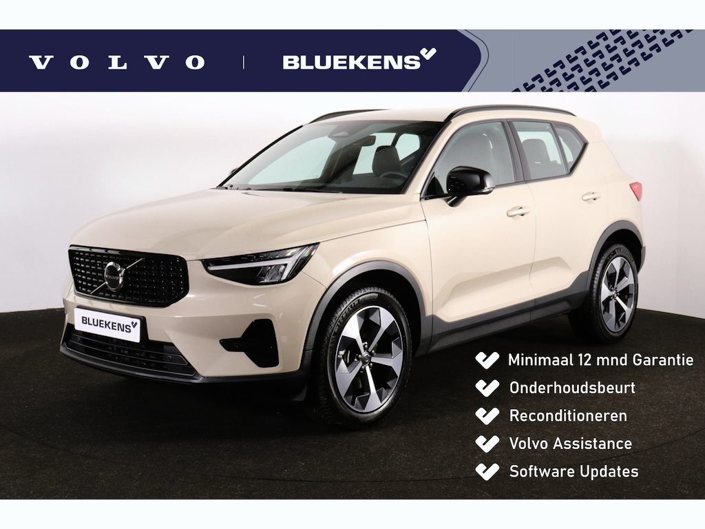 Volvo XC40 B4 Plus Dark - IntelliSafe Assist & Surround - Harman/Kardon audio - Parkeercamera achter - Verwarmde voorstoelen & stuur - Parkeersensoren voor & achter - Elektr. bedienb. voorstoelen met geheugen links - Draadloze tel. lader - Inklapbare trekhaak - 19' LMV