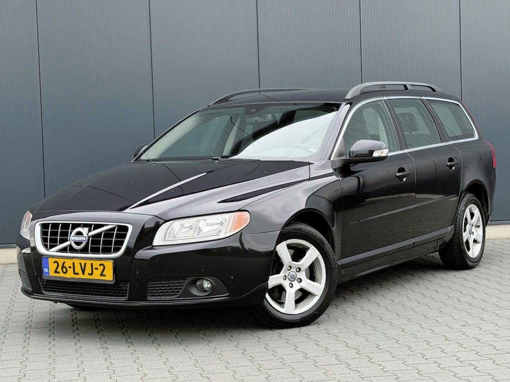 Volvo V70 2.0T Kinetic Automaat - Navi - Trekhaak - Performance Audio