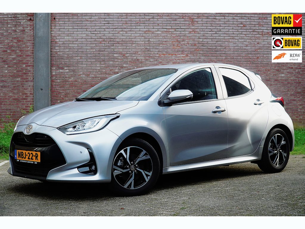 Toyota Yaris 1.5 Hybrid 115 Business Plus, Stoel en stuurverwarming, Carplay, LM Velgen.