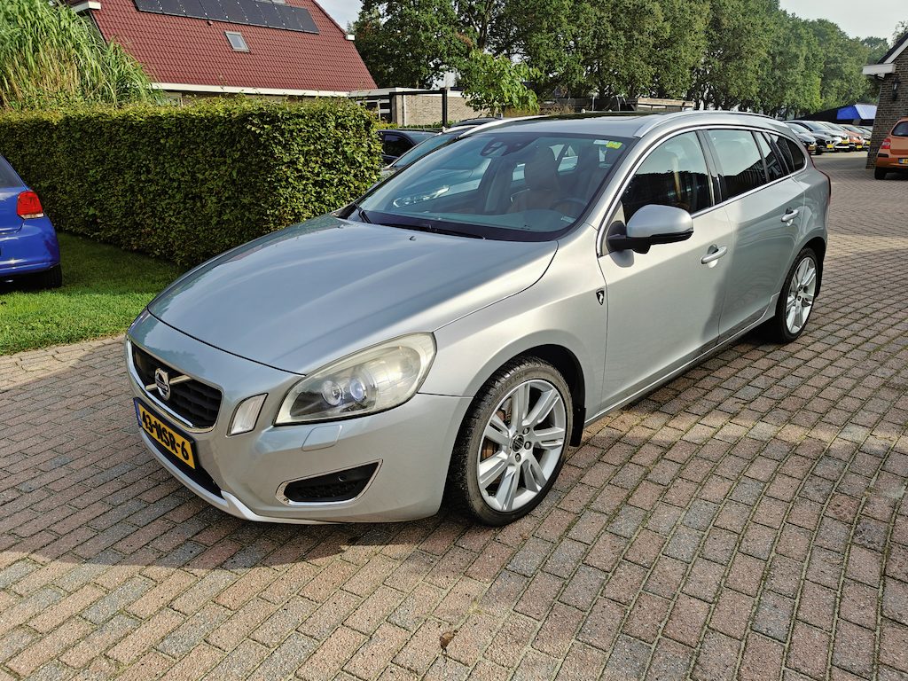 Volvo V60 2.0T Summum | Export | Pano | Camera | Leder