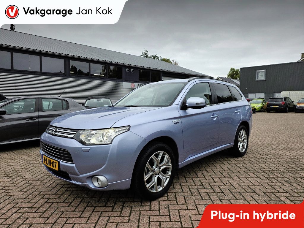 Mitsubishi Outlander 2.0 PHEV Instyle, leder interieur, open dak, xenon, trekhaak.