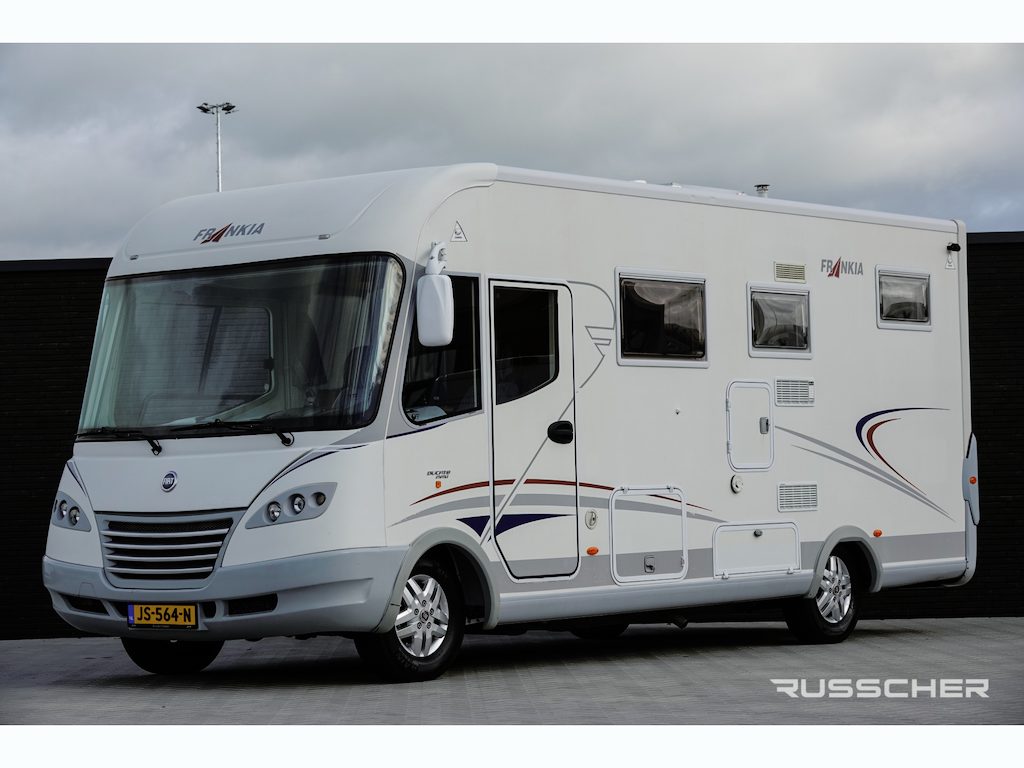 Frankia Camper T680BD | Holiday Class | 130Pk | Achteruitrijcamera | Zonnepaneel | 16''