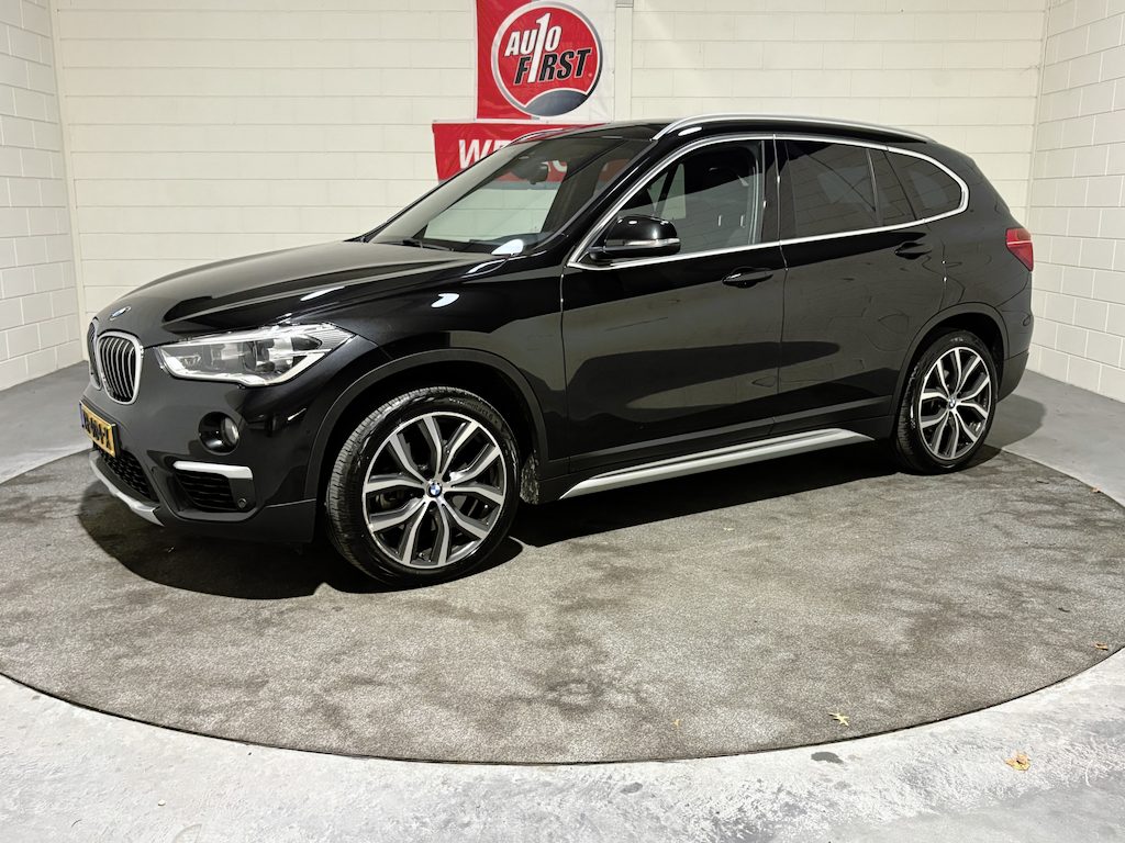 BMW X1 sDrive20i Orange Edition II, Leder, Cruise, Clima, Navi, NL auto, Prijs incl. nieuwe apk, beurt en 3 maanden garantie