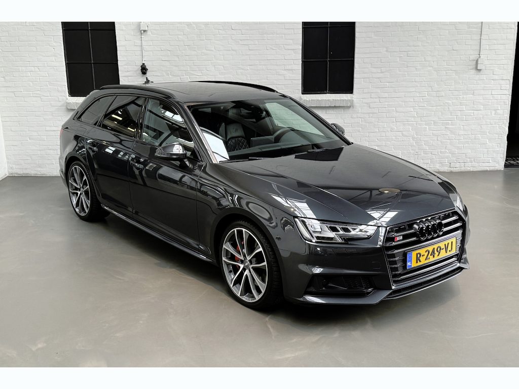 Audi S4 Avant 3.0 TFSI S4 quattro Panoramadak - RS stoelen met massage - Digitaal dashboard B&O Audio