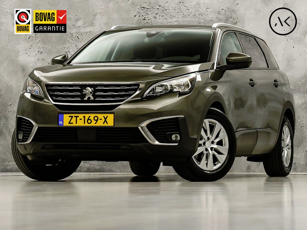 Peugeot 5008 1.2 PureTech Sport 7 Persoons (APPLE CARPLAY, GROOT NAVI, LEDER, 360 CAMERA, SPORTSTOELEN, GETINT GLAS, TREKHAAK, LANE ASSIST, NIEUWSTAAT)