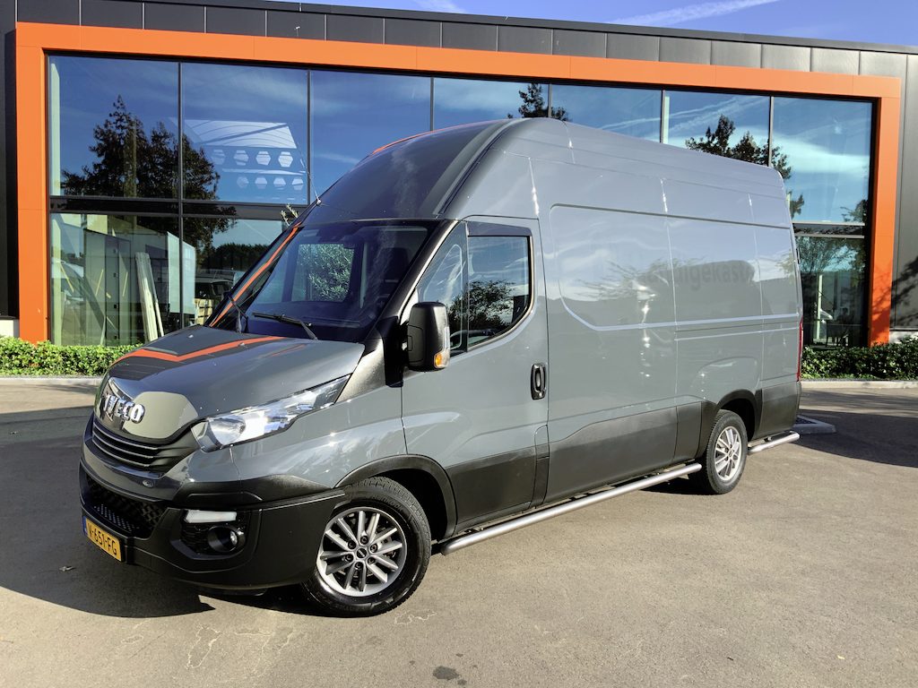 IVECO Daily 35S14V 2.3 352 H3 L Automaat Cruise Camera 3 Zits Airco Trekhaak 3500 kg Opstap Euro 6 export