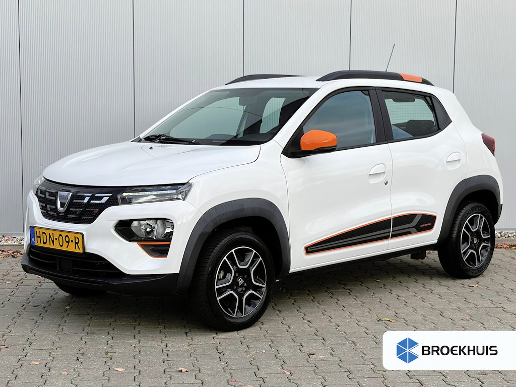 Dacia Spring Comfort Plus 27kWh | Airco | Bluetooth | Achteruitrijcamera | Navigatie | DAB radio | Kunstlederen bekleding | All-season banden | Lichtmetalen velgen |