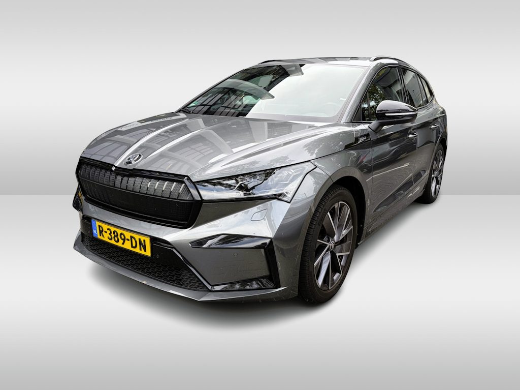 Skoda Enyaq iV 80 Sportline / Trekhaak / Panoramadak / Camera / Keyless / 20'' / Matrix LED / CarPlay / Sfeerverlichting / Stoel+Stuurverwarming / Dodehoek / DAB / ACC