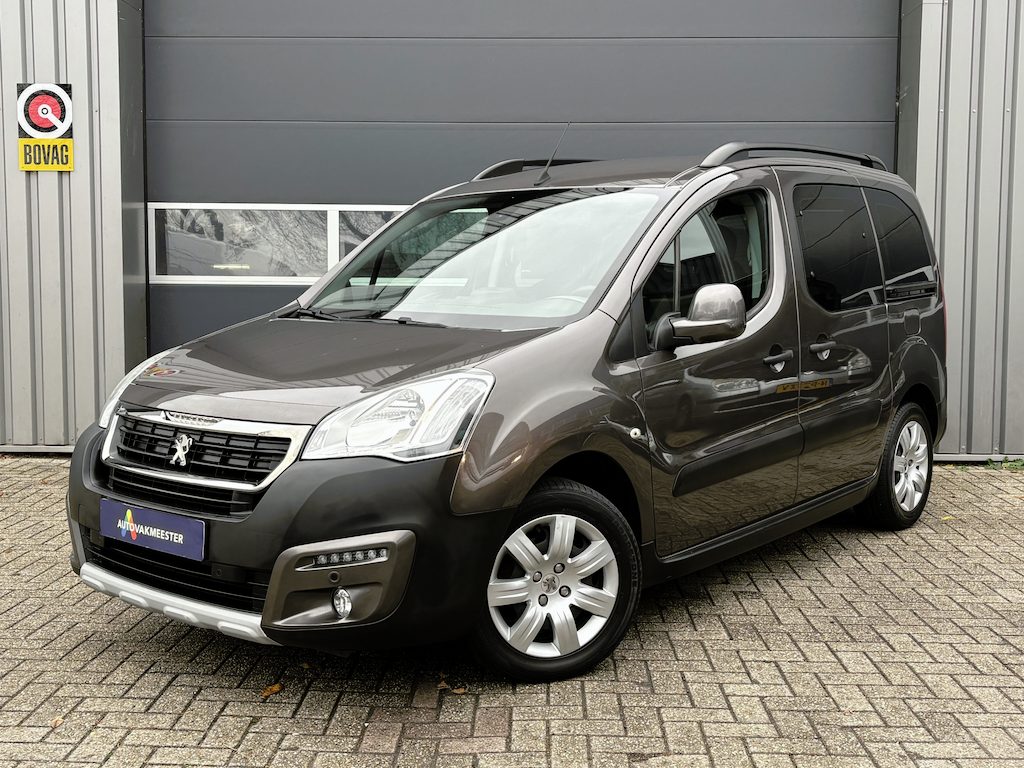 Peugeot Partner Tepee 1.2 PureTech Active | Navi | Camera | Carplay | Trekhaak | PDC | Cruise & Climate Control | Interesse? Bel of App naar: 06 30 51 05 90
