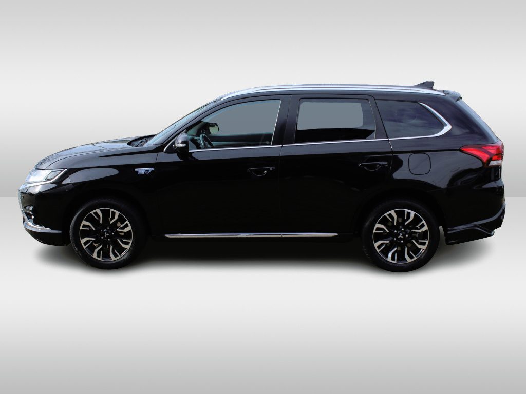 Mitsubishi Outlander 2.0 PHEV Premium / Trekhaak / Camera / Leder&Alcantara / Keyless / 18'' / Stoel+Stuurverwarming / DAB / Cruise Control