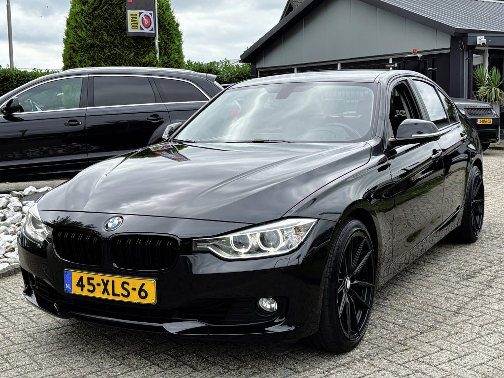 BMW 3-Serie 320i High Executive Automaat 2012 Zwart Xenon