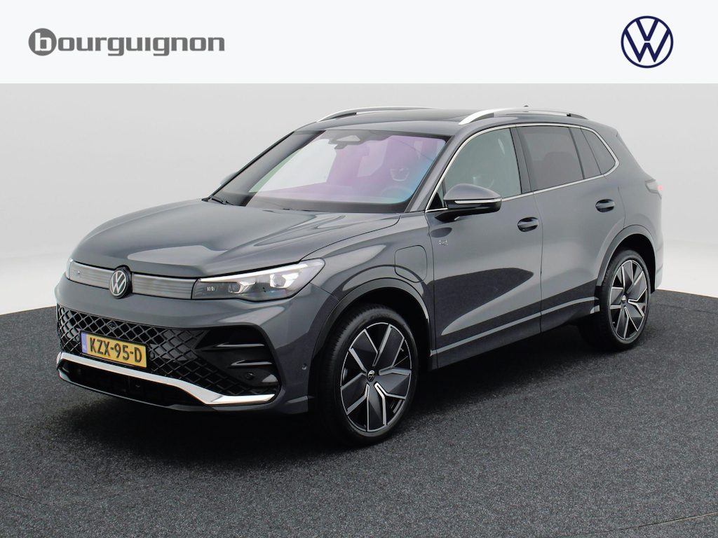 Volkswagen Tiguan 1.5 eHybrid R-Line | Trekhaak | Panoramadak | 360 Camera | Head-Up Display |