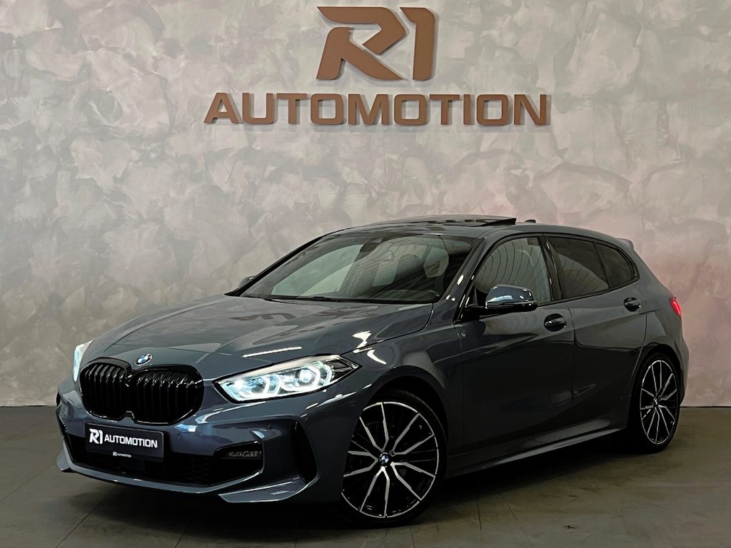 BMW 1-Serie 118i M Sport Shadowline|Pano|Keyless|HeadUp|Harman/Kardon|Alcantara|Kuipstoel|Elektrische stoelen|Sfeerverlichting|