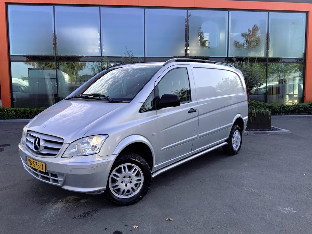 Mercedes-Benz Vito 113 CDI 320 Luxe Automaat 4X4 Cruise Navi Trekhaak 2500 kg Side Bar Alu Velg Euro 5