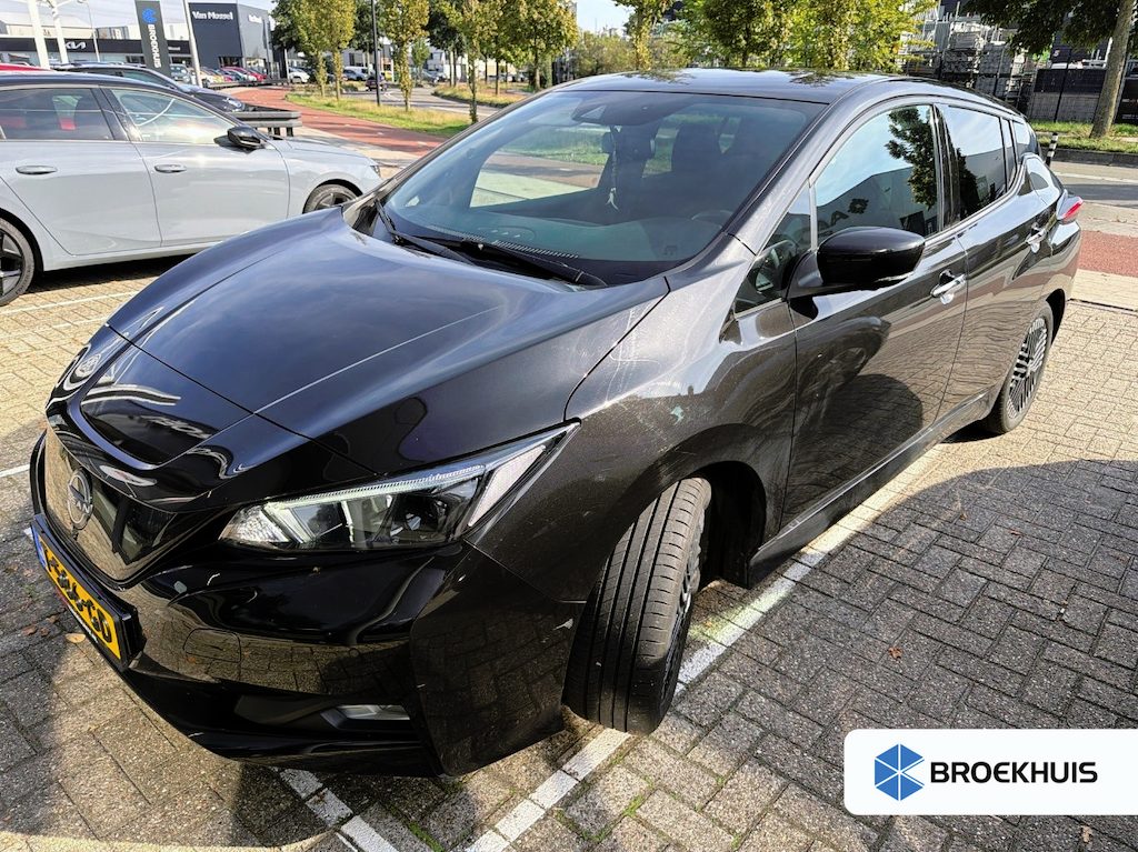 Nissan Leaf N-Connecta 40 kWh | Adaptive cruise control | Dode hoek detectie | 360 Camera | stoel verwarming | LMV 17" |