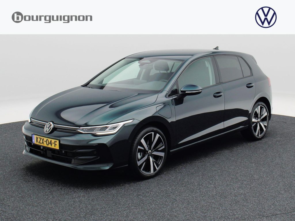 Volkswagen Golf 1.5 eHybrid Life Edition | Trekhaak | 360 Camera | Adaptieve Cruise Control | 18" LMV |