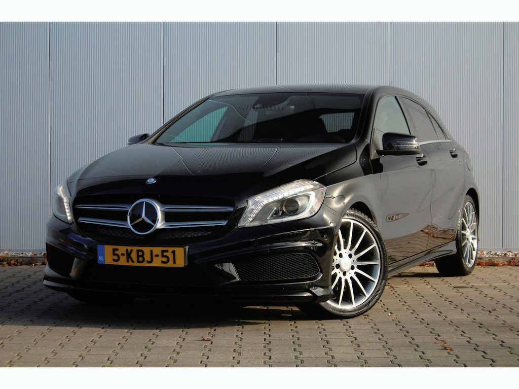 Mercedes-Benz A-klasse 200 Ambition AMG | Harman & Kardon | Camera | Stoelverwarming | Navi | Clima / Cruise |