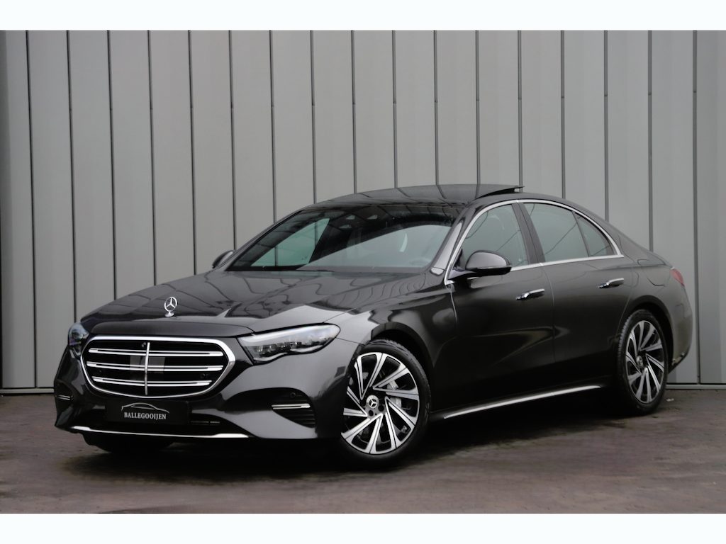 Mercedes-Benz E-klasse 300e Exclusive Line | 313PK | Hyperscreen | Massage | Achterasbesturing | Luchtvering | Head-up | Burmester 4D | Digital-light.