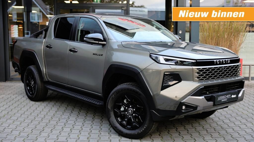 Toyota Hilux 2.8 D-4D DUBBEL CABIN 48V HYBRIDE INVINCIBLE A/T 4WD 5 ZITS VAN