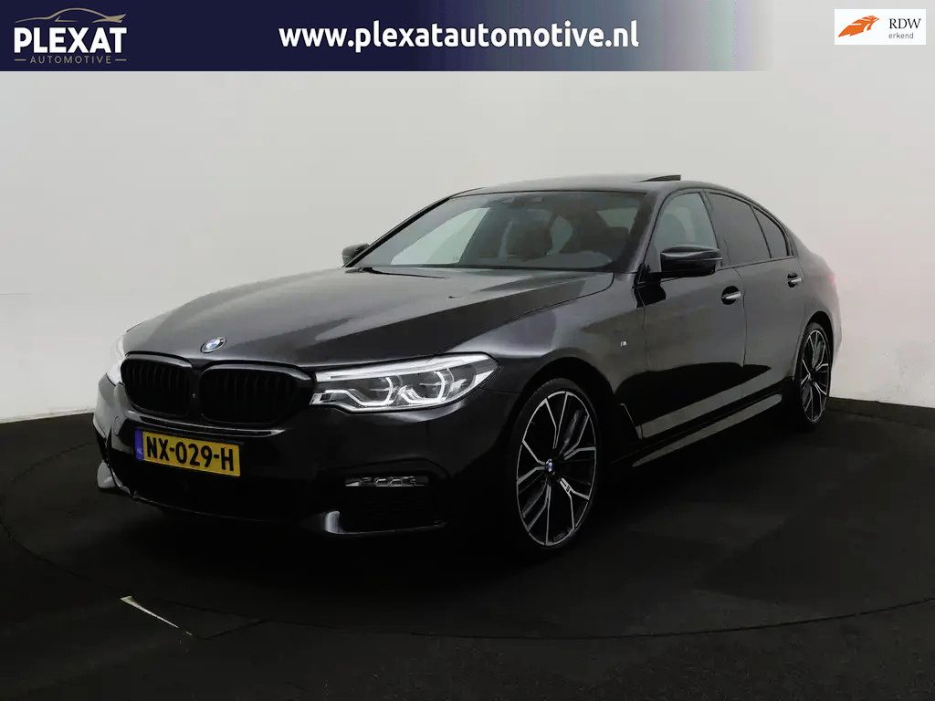 BMW 5-Serie 530d xDrive High Executive Aut. | Dealeronderhouden| M-Pakket | Nap | Pano | Harman Kardon | Adapt. Cruise | Trekhaak