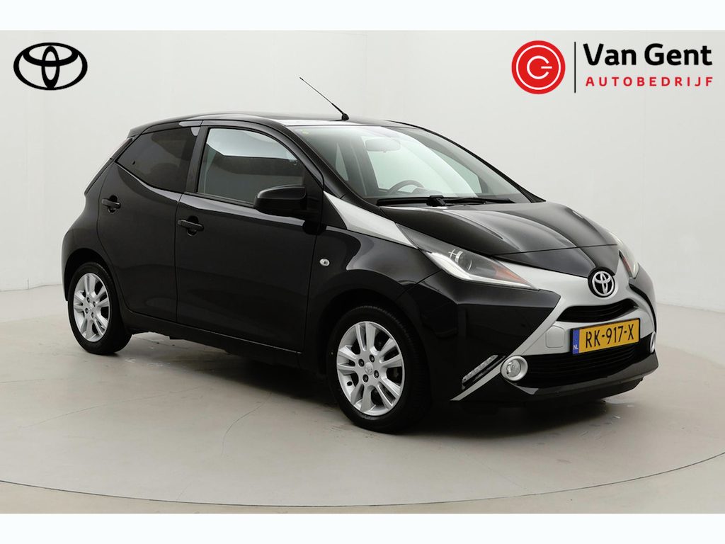 Toyota Aygo 1.0 VVT-i x-joy | Navigatie | Clima | Camera | 15 inch | Bluetooth | Privacy glas