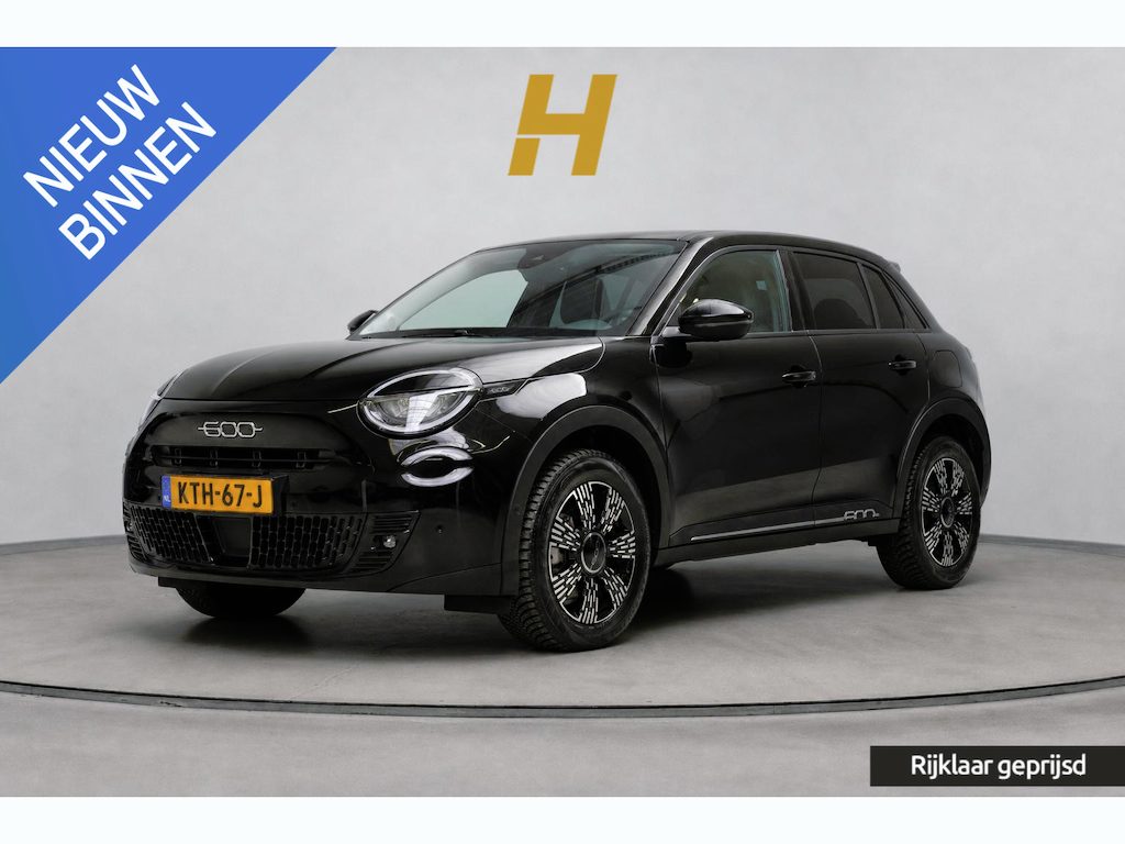 Fiat 600 1.2 Hybrid Urban | Achteruitrijcamera | Carplay | Climate control | Cruise control | Parkeersensoren | All-seasonbanden