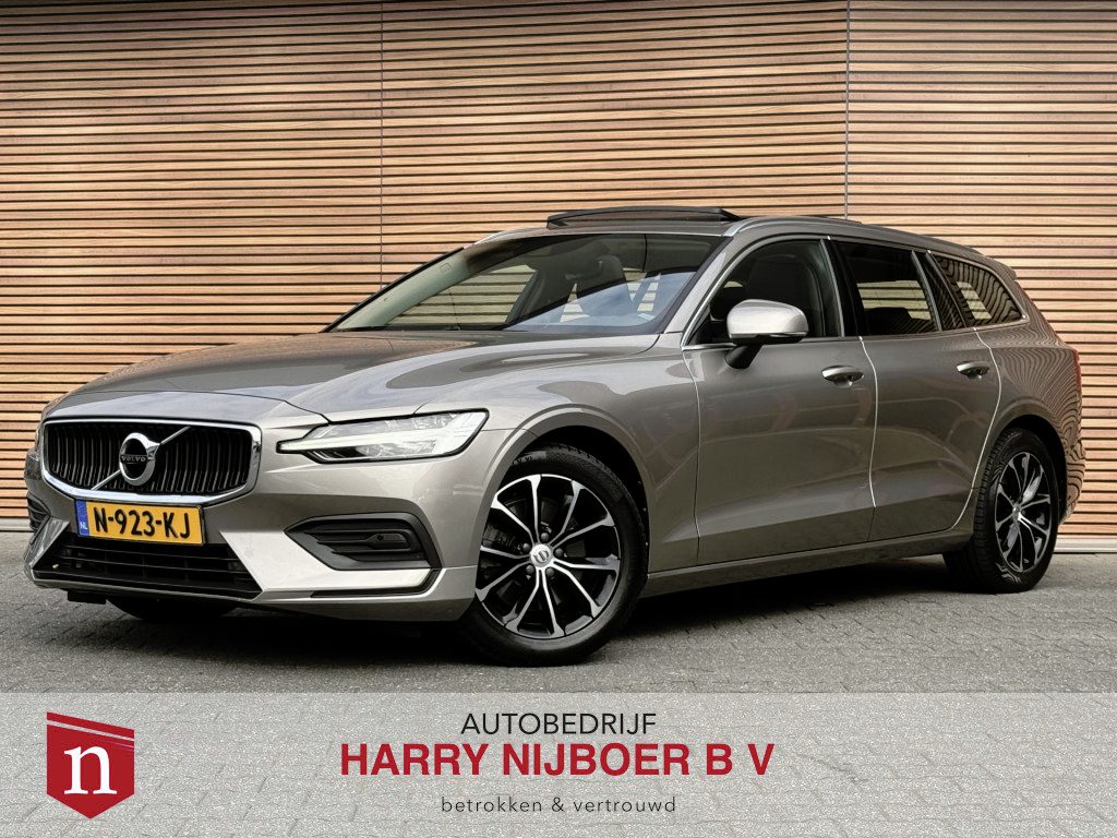 Volvo V60 2.0 B3 Core Panodak / Trekhaak / Camera / Harmen/Kardon / All Season