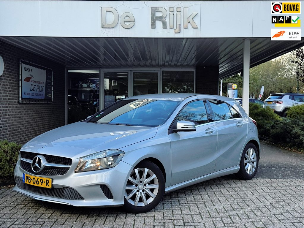 Mercedes-Benz A-klasse 180 Business Solution | Navi, Camera, Cruise, Trekhaak, Airco, Half leder | NAP |