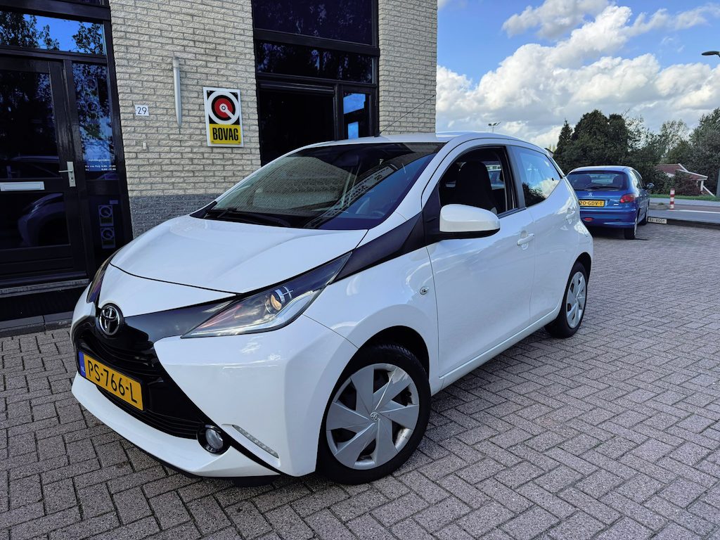 Toyota Aygo 1.0 VVT-i x-play-camera-bluetooth