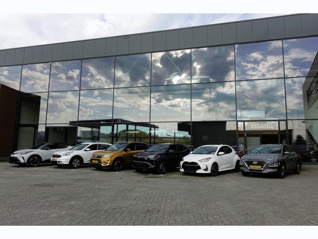 Toyota C-HR / C-HR+ Hybrid Bi-Tone | TREKHAAK | JBL AUDIO - RIJKLAARPRIJS