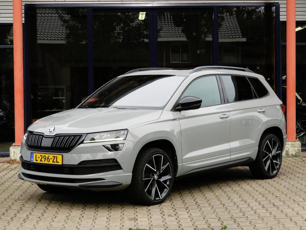 Skoda Karoq 1.5 TSI 150PK SPORTLINE BUSINESS TREKHAAK/PANO