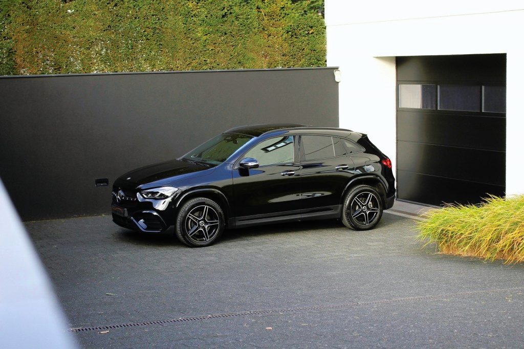 Mercedes-Benz GLA GLA250e, AMG-Line, Navi, 360 camera, Pano, Sfeerverl, ACC