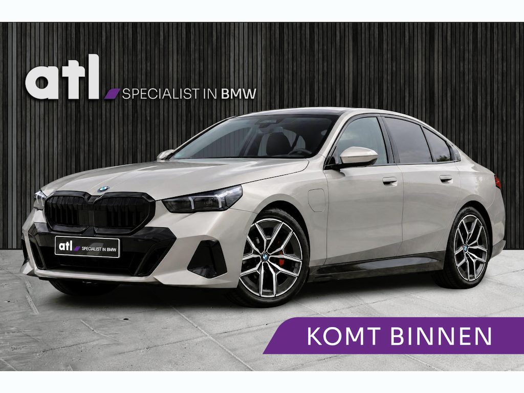 BMW 5-Serie 530e M-Sport Pro | HUD | B&W | ACC | Carbon | 360 | Stoelventilatie | Keyless | Verwarmde stoelen voor en achter | Stuurwielverwarming | Alarm kl.3 | Etc.