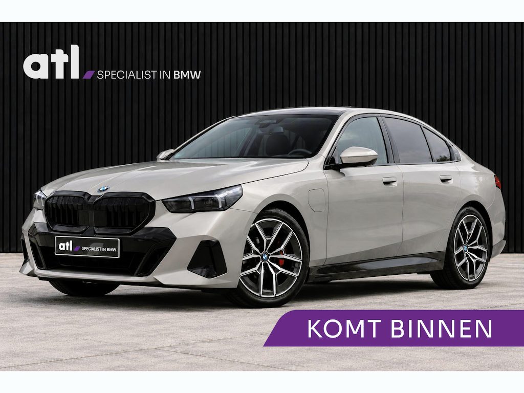 BMW 5-Serie 530e M-Sport Pro | HUD | B&W | ACC | Carbon | 360 | Stoelventilatie | Keyless | Verwarmde stoelen voor en achter | Stuurwielverwarming | Alarm kl.3 | Etc.