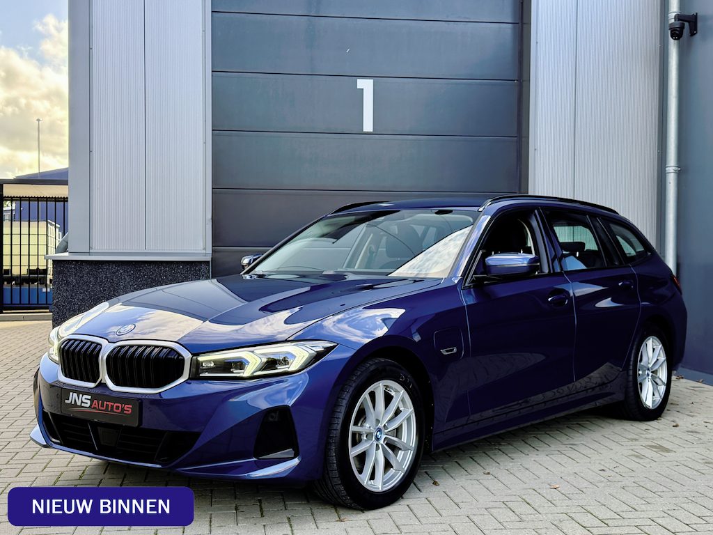 BMW 3-Serie Touring 320e LCi *90% SOH* Phytonicblau / Laser LED / Stuur/Stoelverwarming / Elek. Trekhaak / Apple Carplay / Adapt. Cruise / Keyless