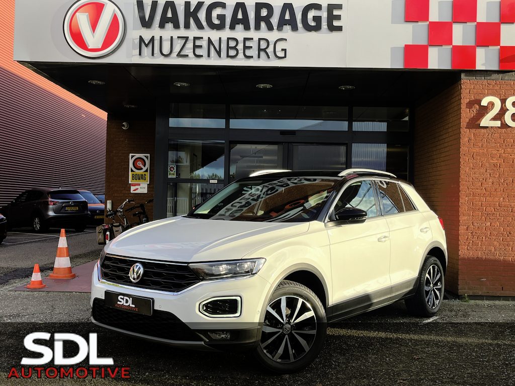 Volkswagen T-Roc 1.5 TSI Style // NAVI // CAMERA // TREKHAAK // ADAPTIVE CRUISE // STOEL + STUUR WIELVERWARMING // ELEK. ACHTERKLEP //