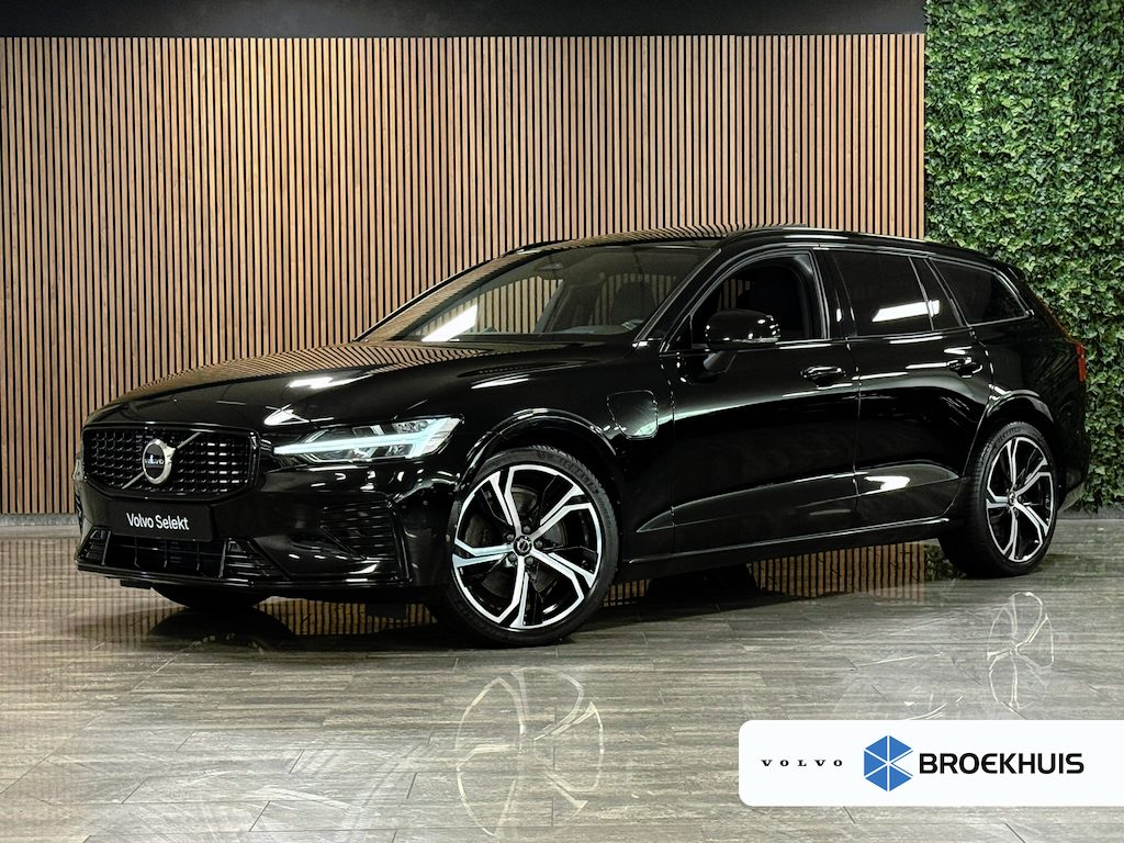 Volvo V60 T8 AWD Recharge Ultra Ultimate Dark | Bowers & Wilkins | Schuifdak | Head-Up Display | 455pk | Adaptieve Cruise Control | Stoelverwarming voor+achter | Stuurwielverwarming | 19 Inch | Full LED Meesturende koplampen | Gelamineerde/geluidwerende zijruiten | Pilot Assist | BLIS Dode Hoek Detectie | Elektrische voorstoelen geheugen | R-Design Contour stoelen met wit stiksel en bies | Zitting verlenging voorstoelen | Lederen Dashboard | Google Infotainment | Privacy Glass | Keyless Drive | Parkeersensoren voor+achter | Elektrisch bedienbare achterklep Apple Carplay/Android Auto | Volvo On Call met mobiele App functie | Onyx Black Metallic |