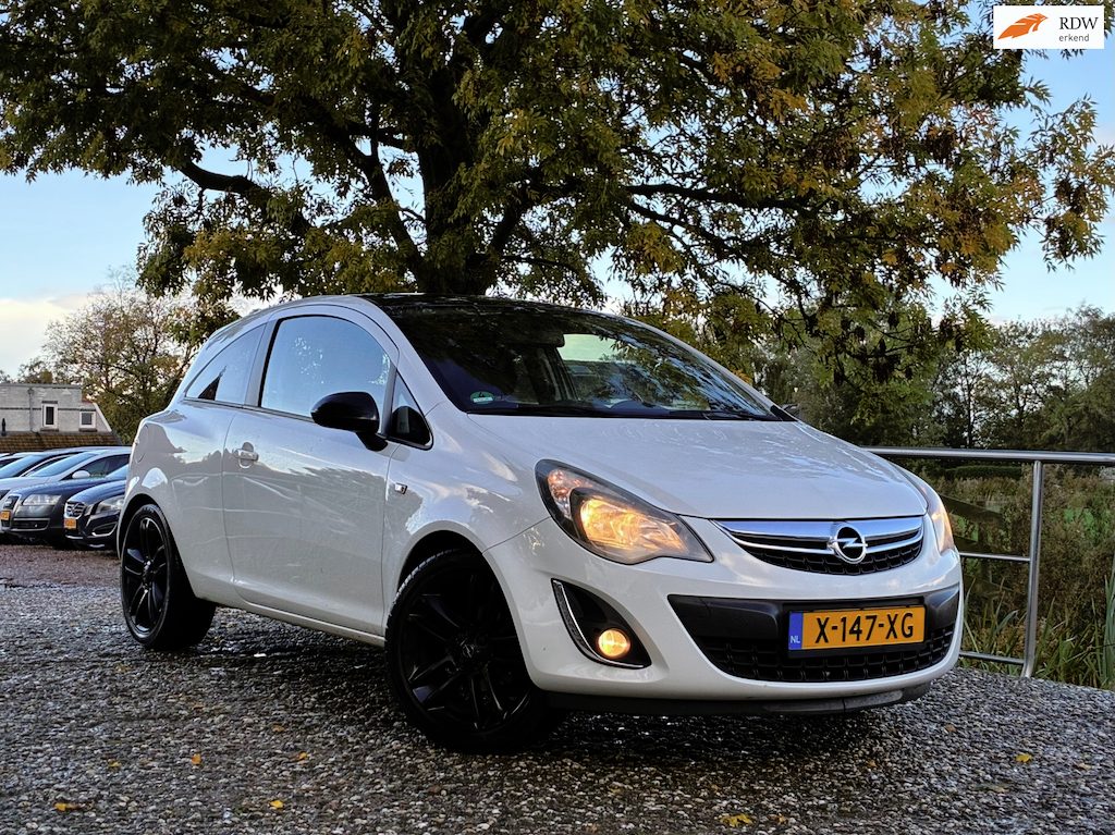 Opel Corsa 1.2 Black & White | met Airco nu €3.450,-!!