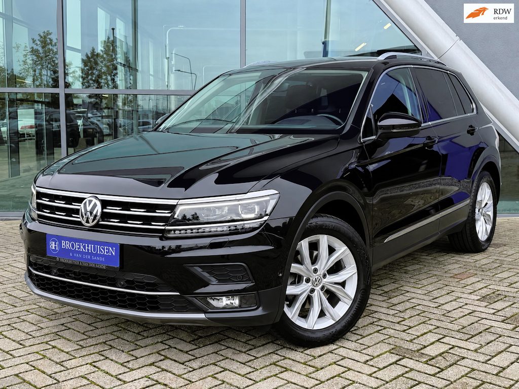 Volkswagen Tiguan 1.5 TSI ACT Highline Business R 150pk Camera / Trekhaak / Stoelverwarming Voor + Achter
