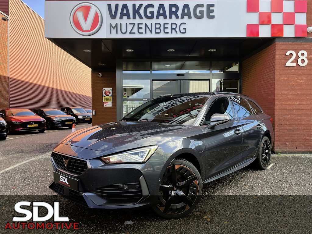 CUPRA Leon Sportstourer 1.4 e-Hybrid VZ Copper Edition 245PK! // WEGKLAPBARE TREKHAAK // DODEHOEK // ELEK.STOEL+GEHEUGEN // ELEK. KLEP // ADAPT. CRUISE // CAMERA+SENSOREN // NAVI+CARPLAY //