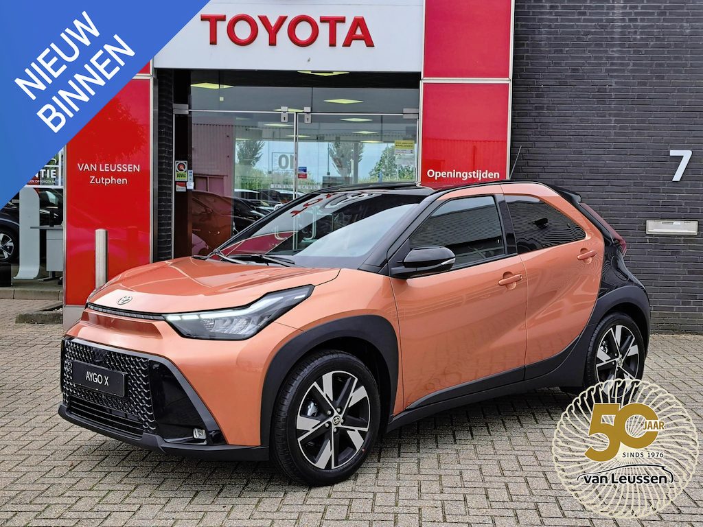 Toyota Aygo X Hybrid 115 pulse NIEUW IN DE SHOWROOM DIRECT LEVERBAAR CINNAMON METALLIC