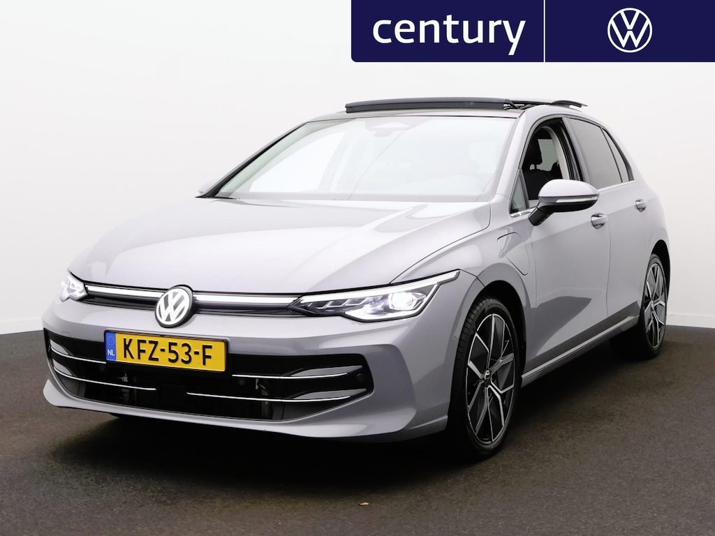 Volkswagen Golf 1.5 eHybrid Style Edition | Panodak | Trekhaak | Camera | ACC | Side Assist | Elek. Stoel |