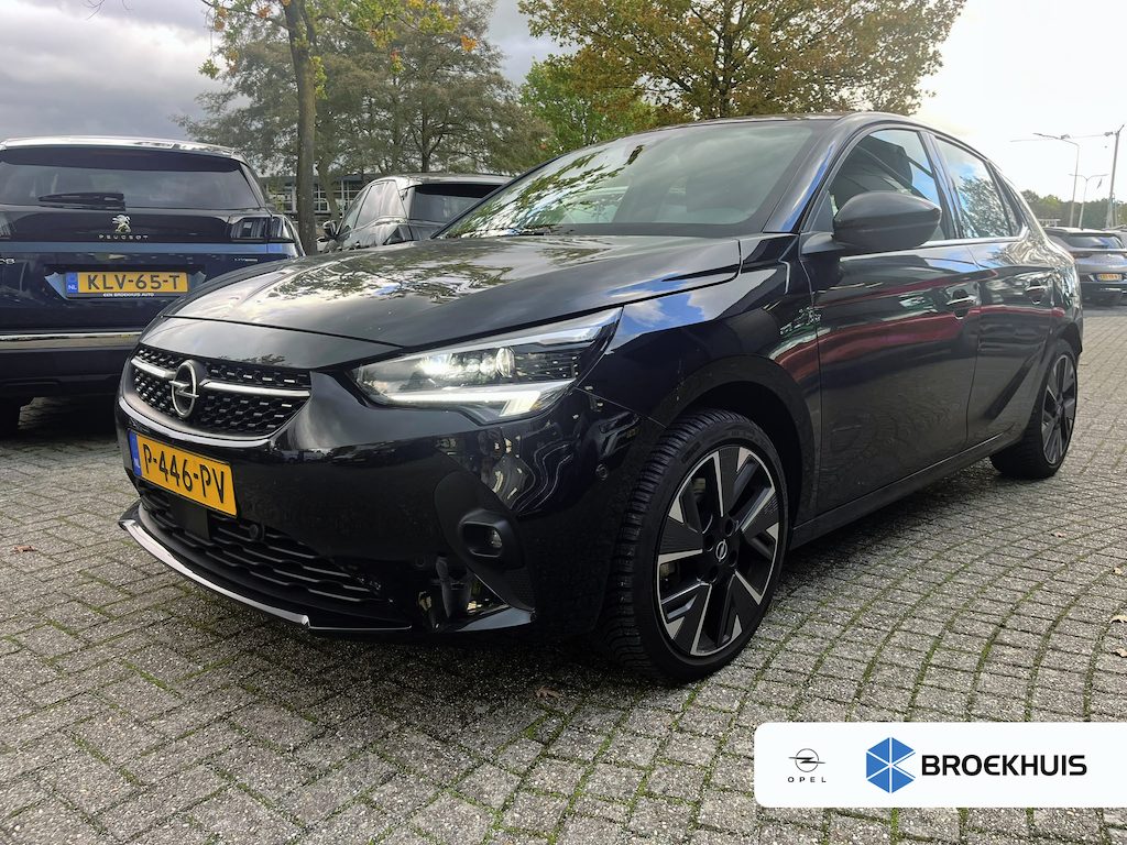 Opel Corsa-e Elegance 50 kWh | Panoramadak vast (Glas) | Stoelverwarming voor | Stuur verwarmbaar | All Season Banden | Navigatie door middel van Apple Carplay Android auto |