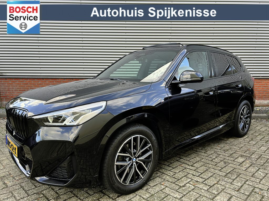 BMW X1 sDrive18i M Sport | Panoramadak | Adaptief M-onderstel | Dealer Onderhouden |